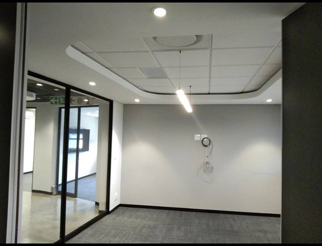363M² OFFICE TO LET IN KIRSTENHOF
